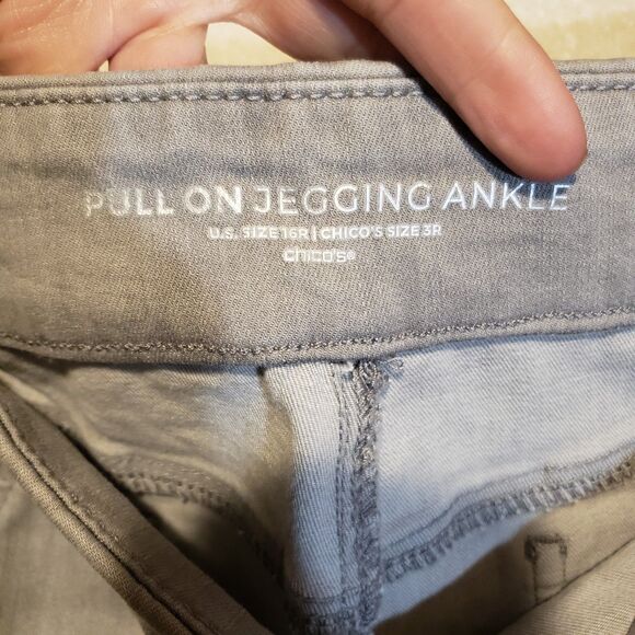 Chico’s Pull On Jegging Ankle Floral Embellishments Denim Sz 3R Grey - Picture 3 of 12